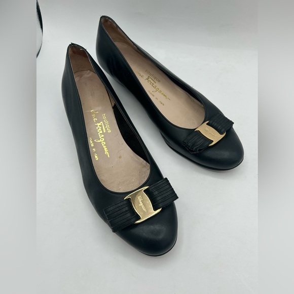 Salvatore Ferragamo Vara Gold Bow Logo Black Leather Ballerina flat Shoe  Size 7 - Picture 15 of 16